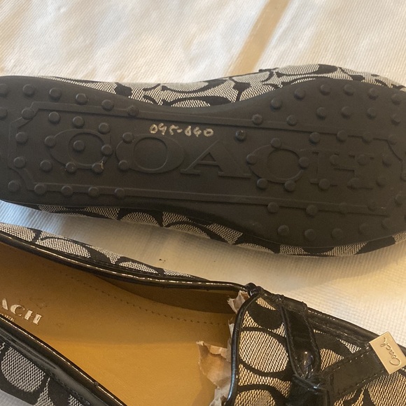 COACH NEW YORK FRiDA Slip -on gray and black flats size 9:58 - Picture 11 of 13